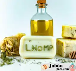 Imagen de jabón casero y sus ingredientes, con fondo de ingredientes naturales como aceites y hierbas